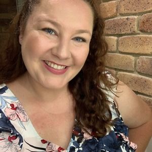 Meet your Posher, Mikhala